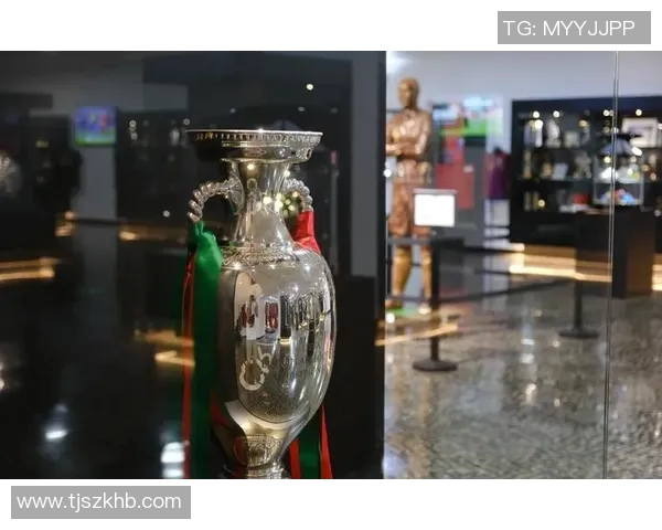 足球明星街头被认出引发粉丝狂欢瞬间感受明星魅力与平民生活的交融